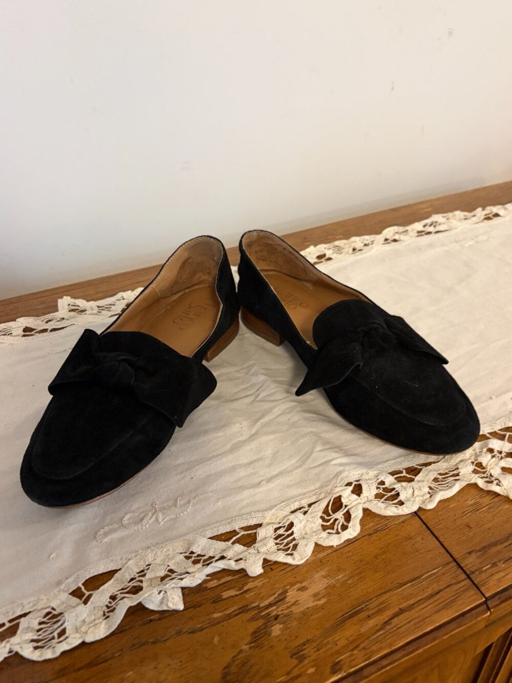 Franco Sarto Women's Size 7.5 Suede Soft back Loafers. Black